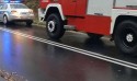Radiowóz i wóz strażacki na mokrej drodze