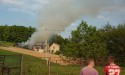 Pożar w gospodarstwie w Izdebniku. Spłonęły stajnia i stodoła, konie i byki uratowano