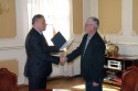 Burmistrz Tomasz Żak i dyrektor Jan Kamiński podpisali porozumienie w sprawie uruchomienia w Andrychowie filii wadowickiej szkoły muzycznej