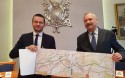Burmistrz Bartosz Kaliński i dyrektor Andrzej Kollbek GDDKiA porozumieli się w sprawie budowy BDI 