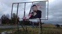 Reklama wyborcza Mateusza Klinowskiego na działkach w Choczni