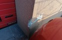 Pijany kierowca wypadł z zakrętu i wbił się w ścianę remizy w Stryszowie. Co mu grozi?