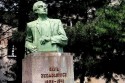 Pomnik Emila Zegadłowicza w Wadowicach to zabytek, ale właściciel, czyli starosta nie potrafi o niego zadbać