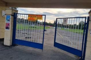 Brama wjazdowa na stadion Skawy Wadowice