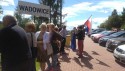 Grupa mieszkańców razem z Ewą Całus protestowała na zaporze przeciwko Beacie Szydło
