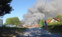 Duży pożar w zakładzie stolarskim w Łękawicy. Trujący dym unosi się nad okolicą