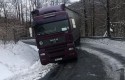Niebezpieczne warunki na drogach. Na wzniesieniach lód