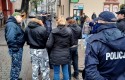 W październiku zeszłego roku policja zatrzyamał 88 osób na proteście w Andrychowie za brak maseczek Sąd w Krakowie uznał takie działania za bezprawne