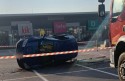 Auto wywrócone na parkingu w Andrychowie