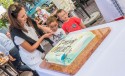 Anna Frączek, prezes JAF Inwestycje, spółki która prowadzi od siedmiu lat restaurację, podzieliła urodzinowy tort