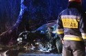 Poważny wypadek w Stanisławiu Górnym. Auto roztrzaskało się na drzewie