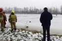 Niebezpieczna sytuacja na stawie w Graboszycach. Człowiek wpadł pod lód