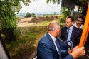 Kilka dni temu burmistrz Tomasz Żak owził busem omunikacjimiejskiej po gminie marszałka Małopolski Jacka Krupę