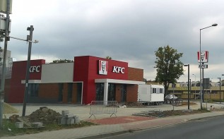 KFC otwiera się w Wadowicach 10 lipca. Dla pierwszych stu klientów niespodzianka