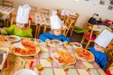 Dzieci z Przedszkola Małe Smerfy uczyły się w restauracji Ogrodowa, jak przygotować pizzę