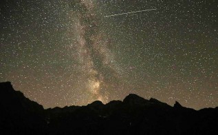 W nocy maksimum Perseidów. W godzinę można dostrzec nawet ponad 100 "spadających gwiazd"