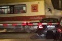 Kierowca z powiatu wadowickiego o mały włos nie wpadł pod nadjeżdżający pociąg