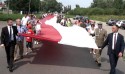 Wiele osób chciało nieść polską flagę