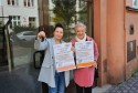 Magdalena Cienkosz i Janina Kamińska otworzyływ lokalu miejskim pierwszy sklep hospicyjny