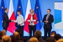 Dokument zatwierdzający ostateczny kształt małopolskiego RPO podpisała unijna komisarz ds. rozwoju regionalnego Corina Cretu