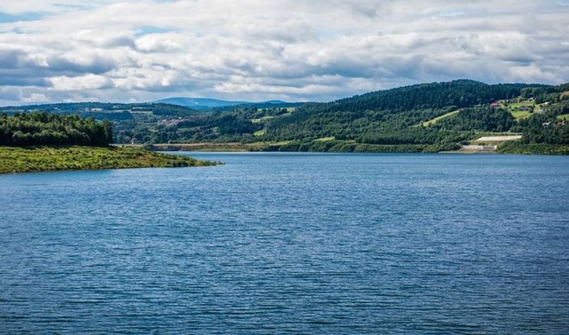 Jezioro Mucharskie latem