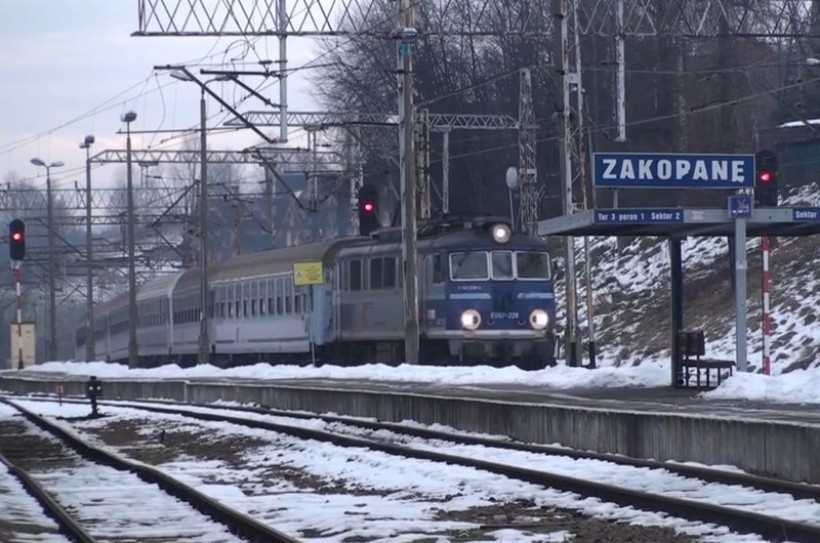 Na tory do Zakopanego wróciły pociągi z Krakowa przez Suchą Beskidzką i Stryszów. Niestety na razie nie są wypełnione podróżnymi