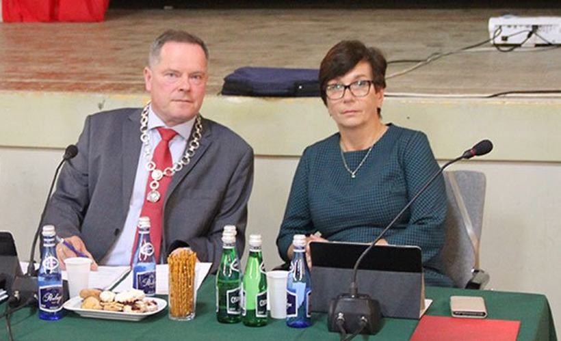 Przewodniczący Krzysztof Kubień i wiceprzewodnicząca Alicja Studniarz stracili dzisiaj swoje funkcje w Radzie Miejskiej w Andrychowie
