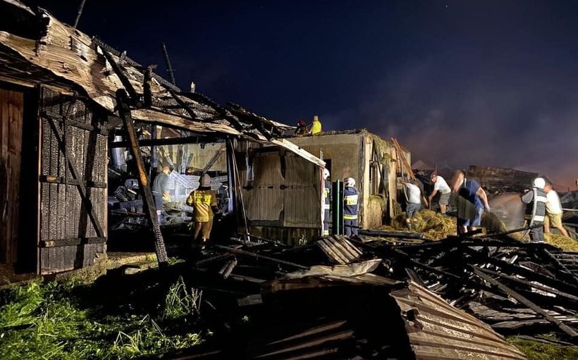 Pożar w małopolskiej wsi zniszczył dziesiątki domów, zginęły zwierzęta. Trwa zbiórka dla pogorzelców