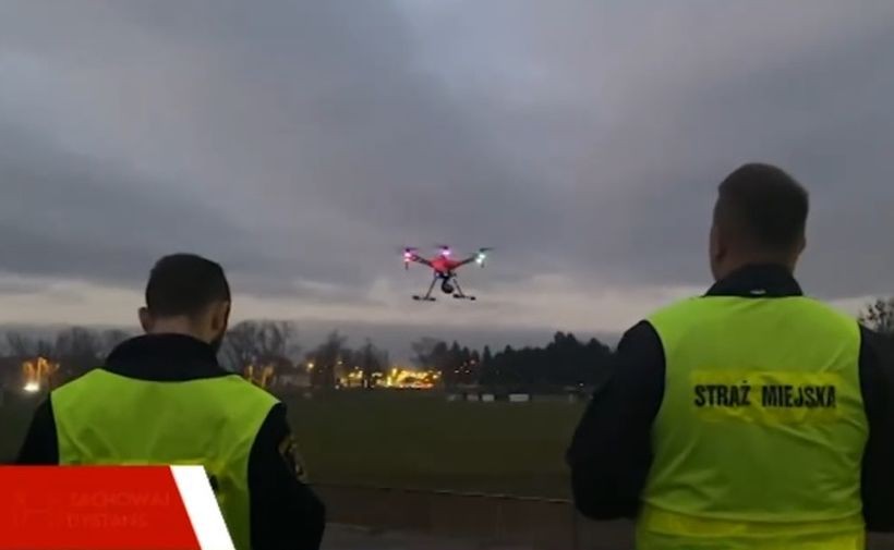 Strażnicy miejscy wyszkoleni, będą latać dronami. Lepiej uważać, co wkłada się do pieca