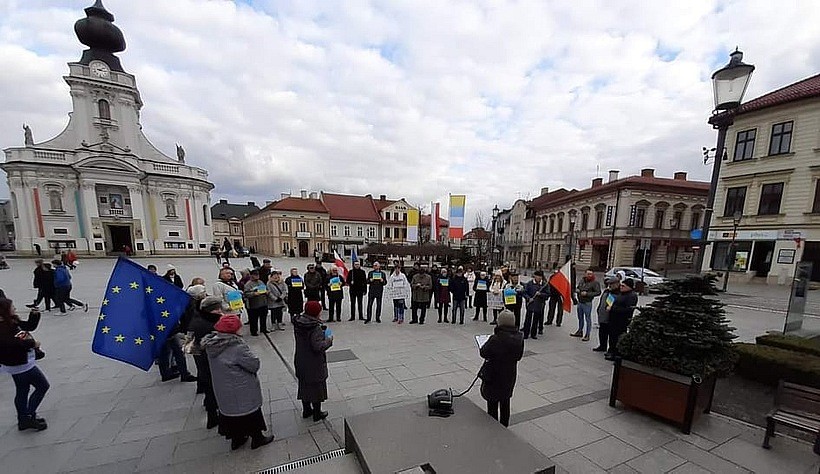 Protest na rynku w Wadowicach. Ludzie krzyczeli &quot;Slava Ukrainie&quot;