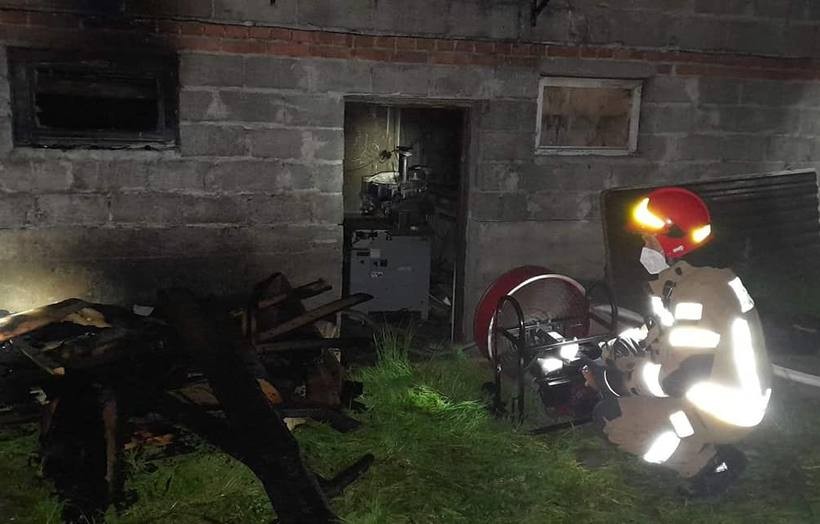 Duży pożar fabryki w Brodach. Kamery zarejestrowały sprawców podpalenia?