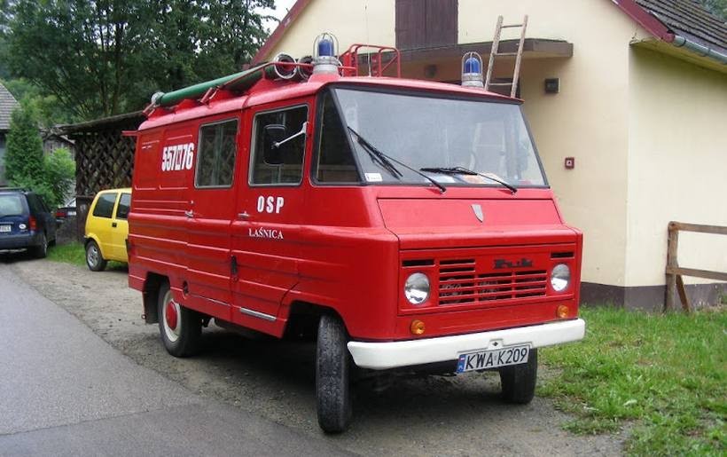 Czy ktoś w końcu kupi zabytkowy wóz bojowy strażaków z Łaśnicy?