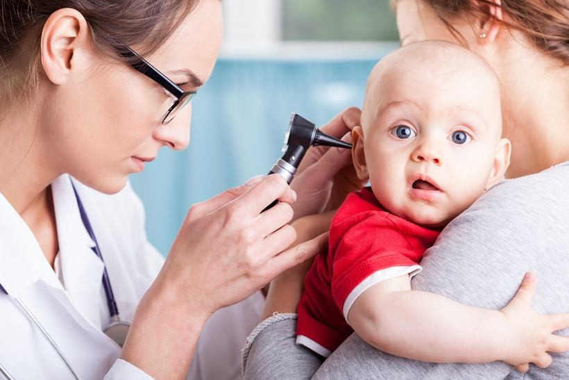 Swędzenie ucha u dziecka – przyczyny, objawy, leczenie