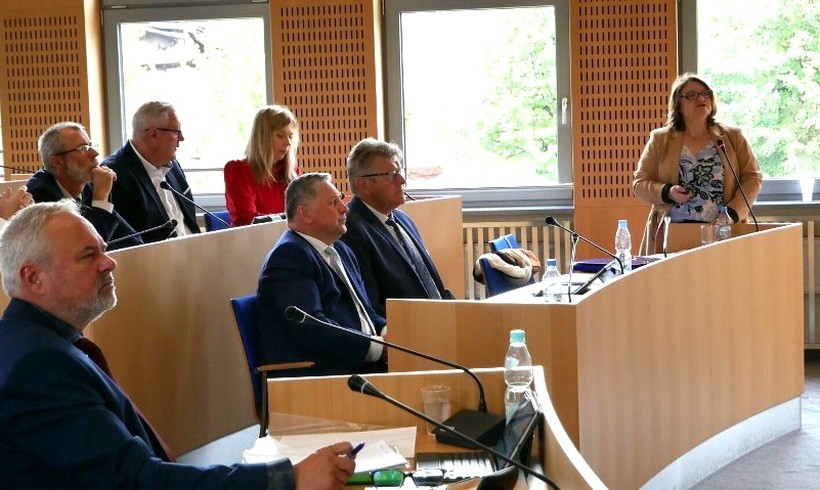 Dyrektor Barabara Bullanowska na sesji Rady Powiatu
