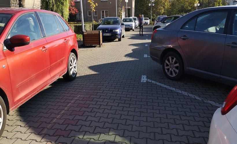 Dwa razy więcej aut na parkingu niż zaprojektowano