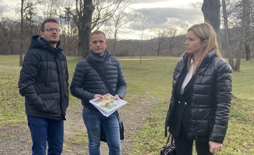 Dziś spotkanie z projektantem, który tworzy dla nas park linowy na wadowickich bulwarach - poinformowął burmistrz Bartosz Kaliński  (po lewej)