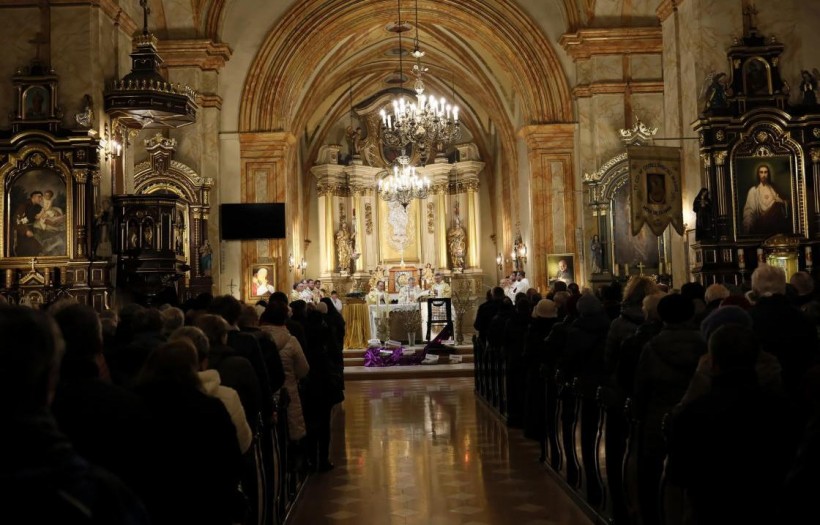 Wadowiczanie modlili się w obronie czci Jana Pawła II. Ksiądz Scąber: &quot;Gdzie byli pokrzywdzeni w 2005...?&quot;