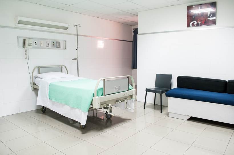 Dezynfekcja w placówkach medycznych – co jest potrzebne?