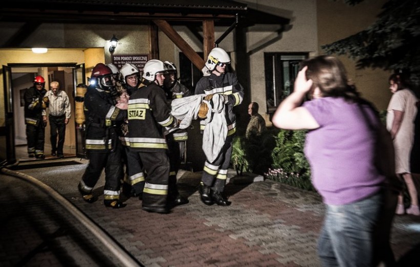  Jedna osoba nie żyje, pięcioro pensjonariuszy trafiło do szpitala, a 108 ewakuowano w pożarze budynku domu pomocy społecznej