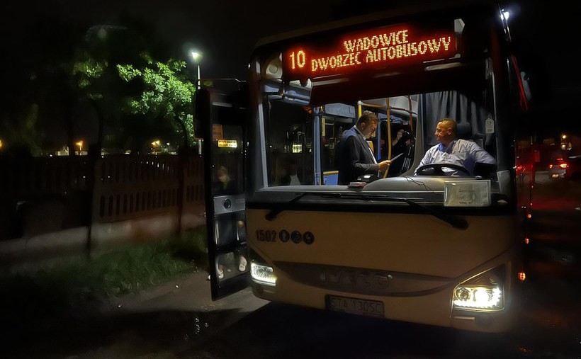 Ruszyła komunikacja publiczna z Andrychowa do Wadowic. Codziennie 19 kursów autobusów