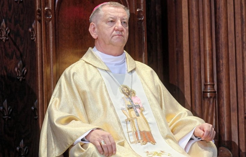 Arcybiskup Guzdek: &quot;Wobec majestatu śmierci wszyscy jesteśmy równi&quot;