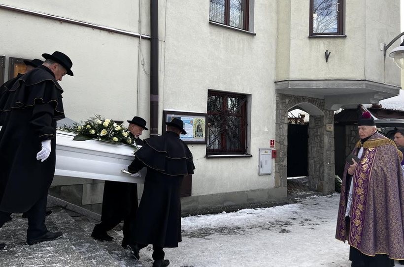 Trumna z ciałem śp. Natalii z Andrychowa spoczęła w grobie na lokalnym cmentarzu