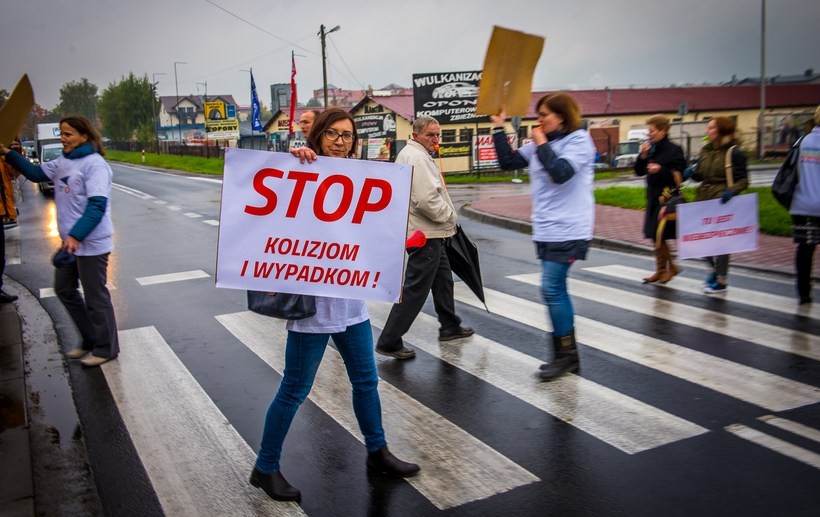 Katarzyna Gołąb i WIO zorganizowała protest na ulicy Zegadłowicza. Chce poprawy bezpieczeństwa w tym miejscu