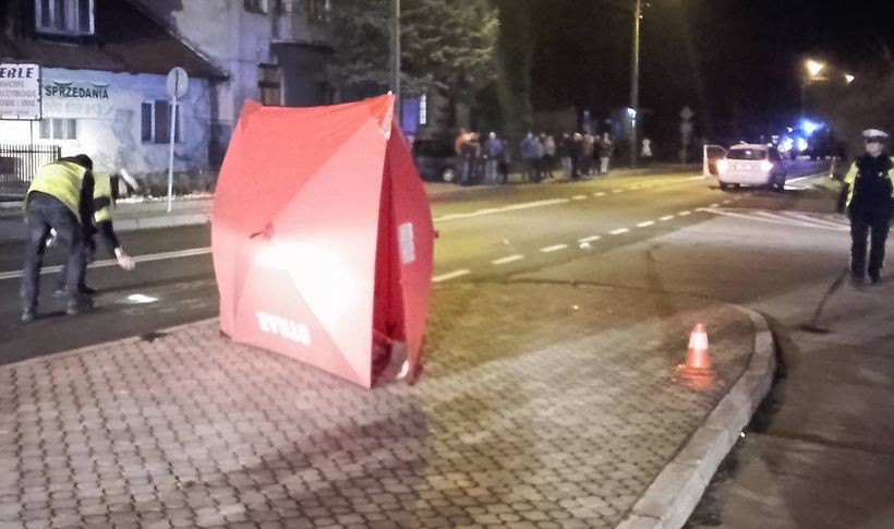 Straszny wypadek w Kalwarii. Na przejściu dla pieszych potrącone zostały trzy osoby, jedna nie żyje