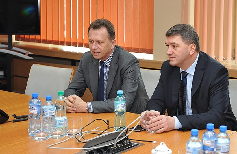 Politycy PO, marszałek Jacek Krupa i prezydent Janusz Chwierut na spotkaniu w Oświęcimiu