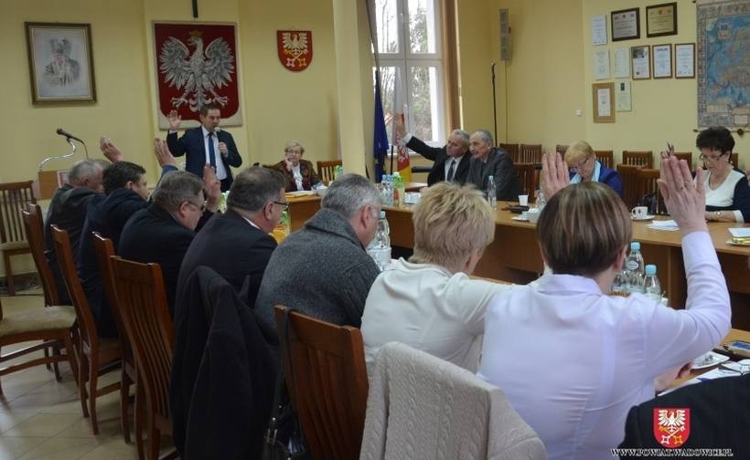 Radni obniżyli cenę wymiany dowodów rejestracyjnych dla mieszkańców Nidku, Frydrychowic i Gierałtowiczek