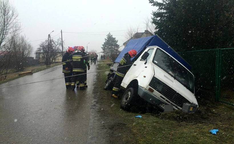 Nie żyje kierowca lublina, który wpadł do rowu w Kozińcu
