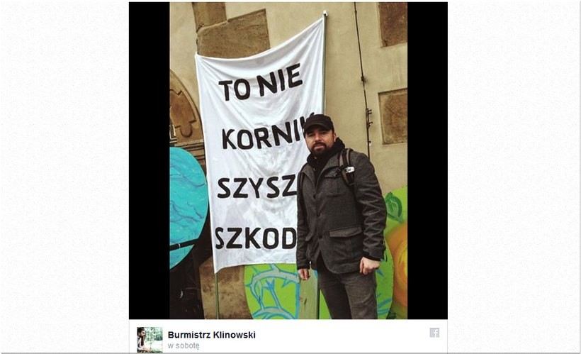 W Krakowie i innych miejscach kraju protestujemy w obronie Puszczy Białowieskiej - pisze zadowolony z siebie Mateusz Kinowski na Facebooku