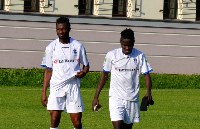 Monsuru Adisa i Toheeb olayemi Taiwo – ta dwójka Nigeryjczyków zabiegała piłkarzy Iskry i poprowadziła Skawinkę do cennej wygranej w Kleczy
