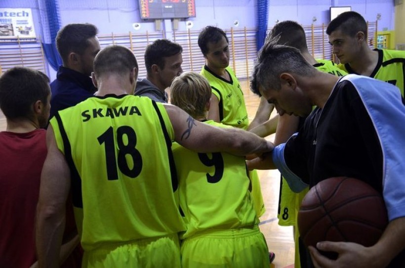 W pierwszym meczu  koszykarze Skawy przegrali z MUKS Tarnów 55:89